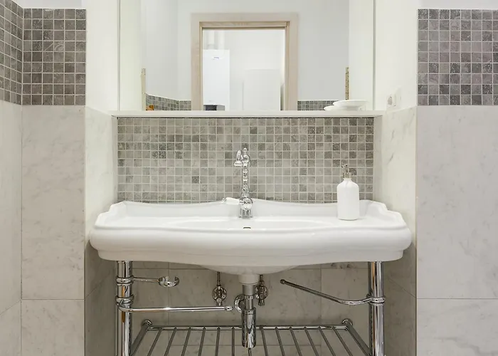 Modern Comfort, Poetic Charm * רומא
