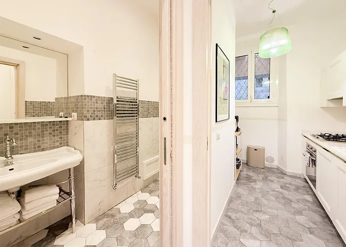 Modern Comfort, Poetic Charm דירה רומא