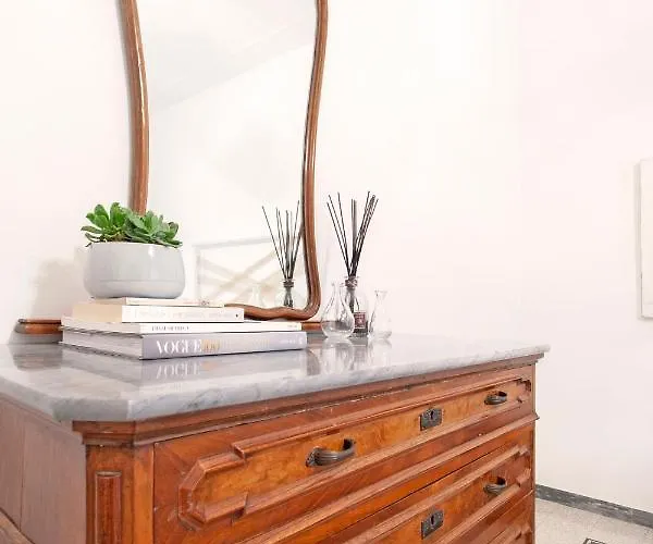 Modern Comfort, Poetic Charm דירה רומא