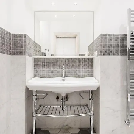 Modern Comfort, Poetic Charm * Roma
