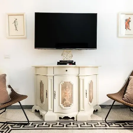 Modern Comfort, Poetic Charm Apartment