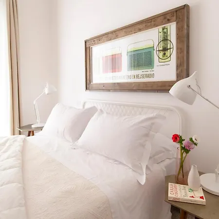 Modern Comfort, Poetic Charm Apartment