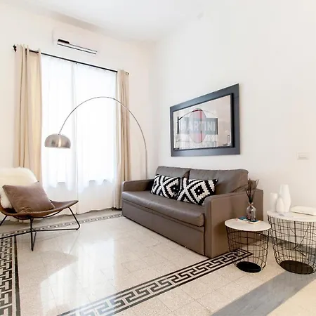 Modern Comfort, Poetic Charm Apartment